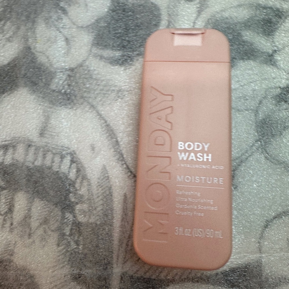 Monday- travel size Moisture Body Wash + hyaluronic acid